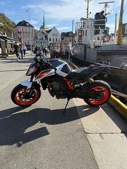 KTM 890 Duke R 7 of 12