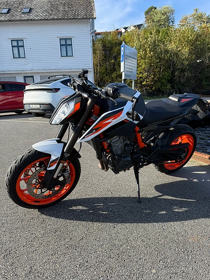 KTM 890 Duke R 3 of 12