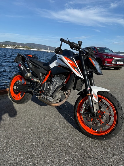 KTM 890 Duke R 6 of 12