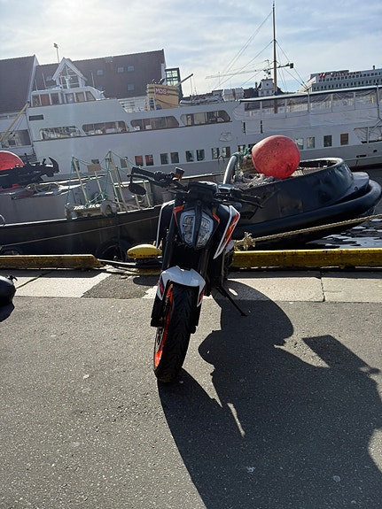 KTM 890 Duke R 8 of 12