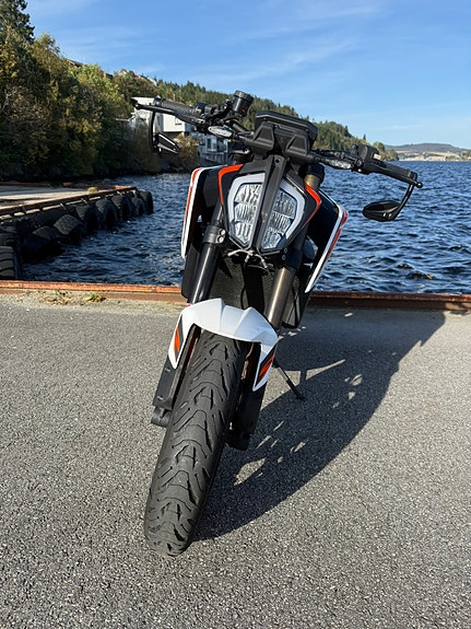 KTM 890 Duke R 2 of 12