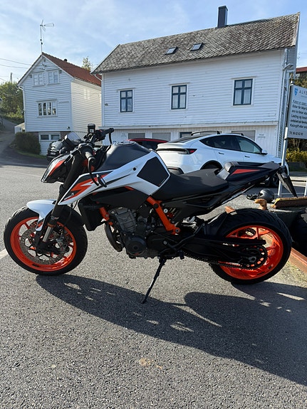 KTM 890 Duke R 4 of 12