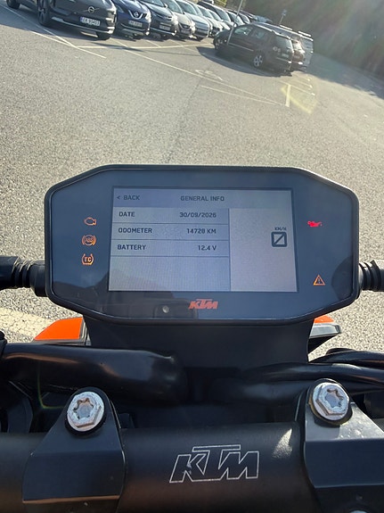 KTM 890 Duke R 10 of 12