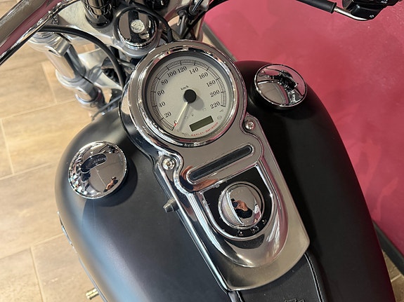Harley-Davidson FXDF DYNA FAT BOB 27 of 28