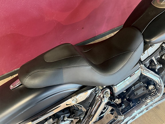 Harley-Davidson FXDF DYNA FAT BOB 9 of 28