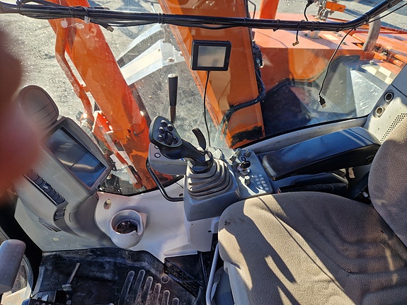 Hitachi ZX85US-5 14 of 15