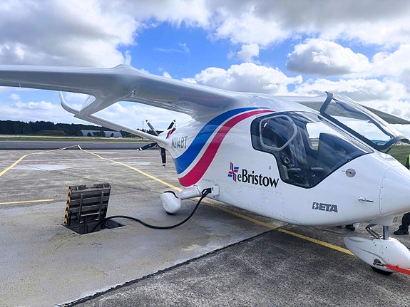 Vi leverte første lader for elektriske fly, her fra Sola lufthavn