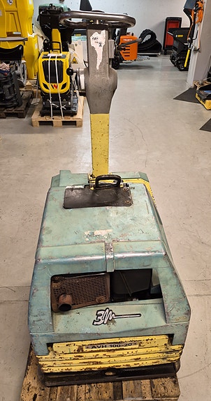 AMMANN AVH 100/20 reversibel vibroplate 4 of 10