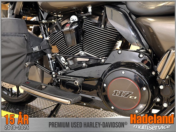Harley-Davidson FLHXSE / CVO Street Glide 21 of 25