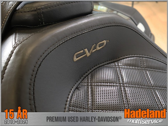 Harley-Davidson FLHXSE / CVO Street Glide 17 of 25