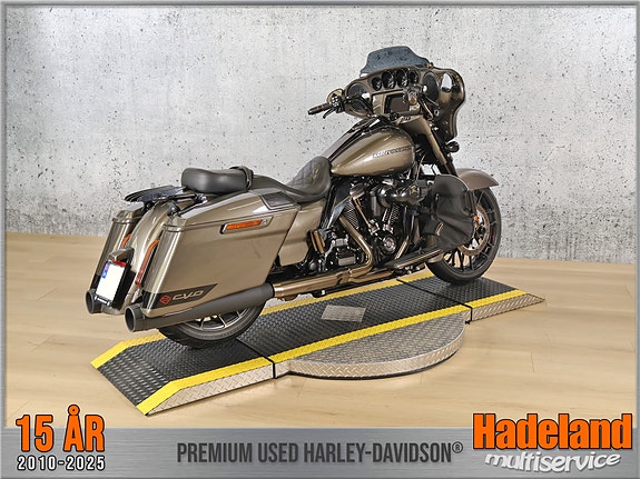 Harley-Davidson FLHXSE / CVO Street Glide 9 of 25