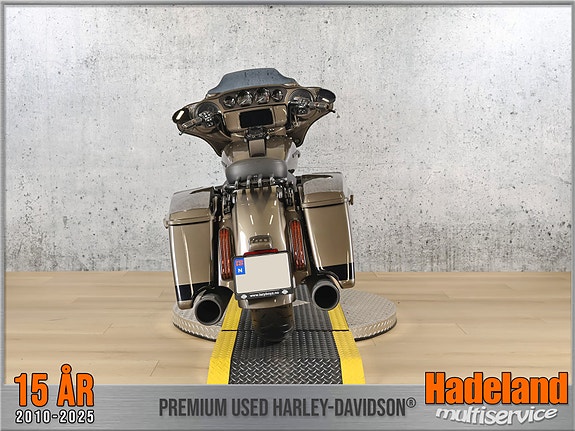 Harley-Davidson FLHXSE / CVO Street Glide 7 of 25