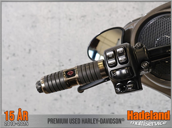 Harley-Davidson FLHXSE / CVO Street Glide 19 of 25