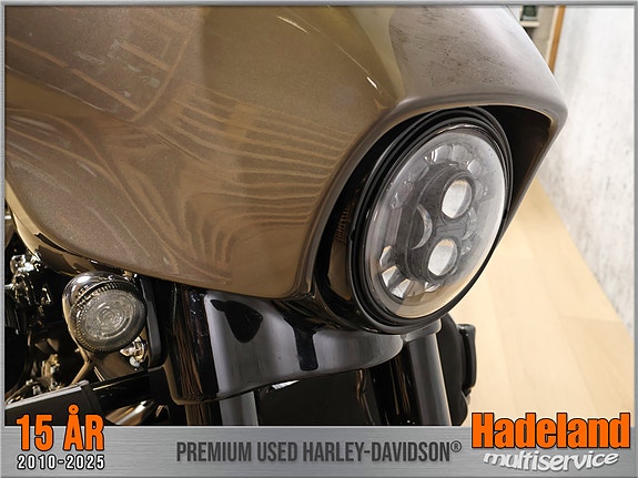 Harley-Davidson FLHXSE / CVO Street Glide 24 of 25