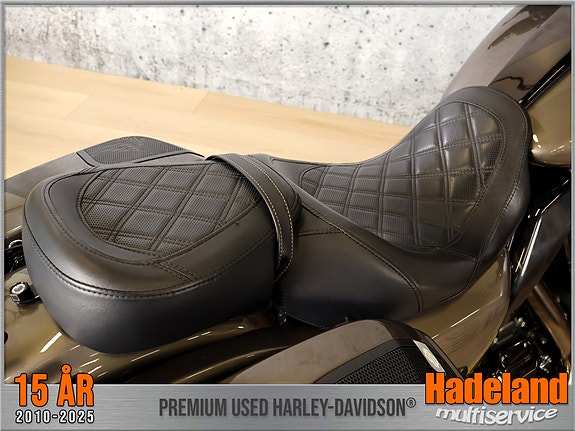 Harley-Davidson FLHXSE / CVO Street Glide 16 of 25