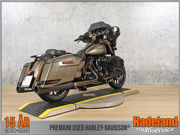 Harley-Davidson FLHXSE / CVO Street Glide 8 of 25