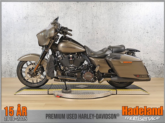 Harley-Davidson FLHXSE / CVO Street Glide 5 of 25
