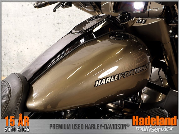Harley-Davidson FLHXSE / CVO Street Glide 14 of 25