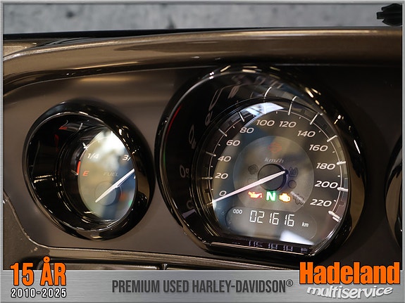 Harley-Davidson FLHXSE / CVO Street Glide 11 of 25