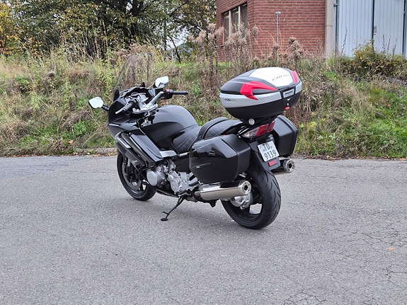 Yamaha FJR 1300 5 of 8