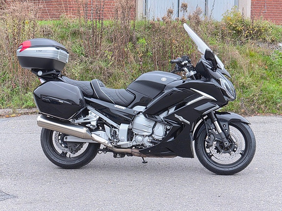 Yamaha FJR 1300 2 of 8