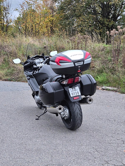 Yamaha FJR 1300 8 of 8