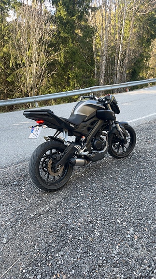 Yamaha MT-125 2 of 10