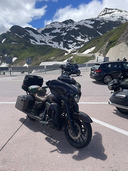 Harley-Davidson FLHXSE3 CVO Street Glide 2 of 5