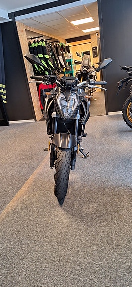 VOGE 625R 4 of 8