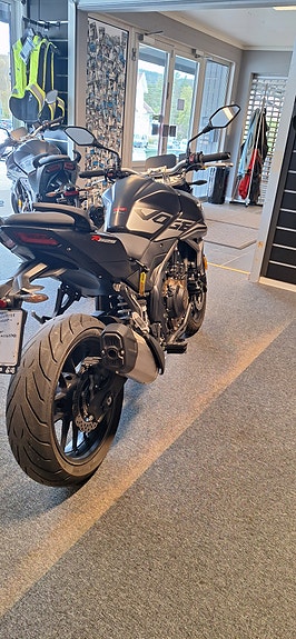 VOGE 625R 3 of 8