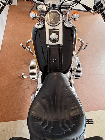 Harley-Davidson FLSTF Fat Boy 17 of 30