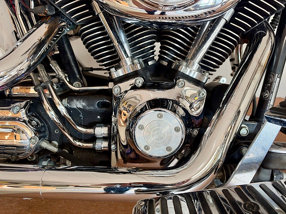 Harley-Davidson FLSTF Fat Boy 7 of 30