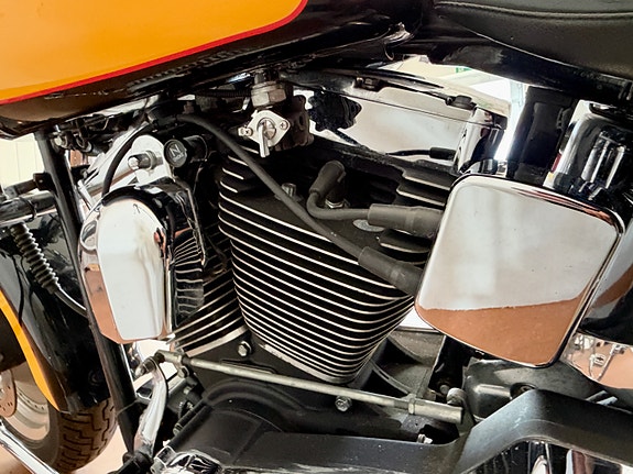 Harley-Davidson FLSTF Fat Boy 20 of 30