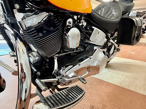 Harley-Davidson FLSTF Fat Boy 27 of 30