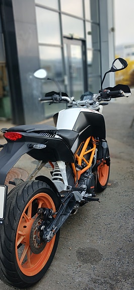 KTM 390 Duke 3 of 9