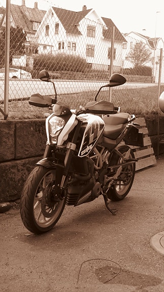 KTM 390 Duke 2 of 9