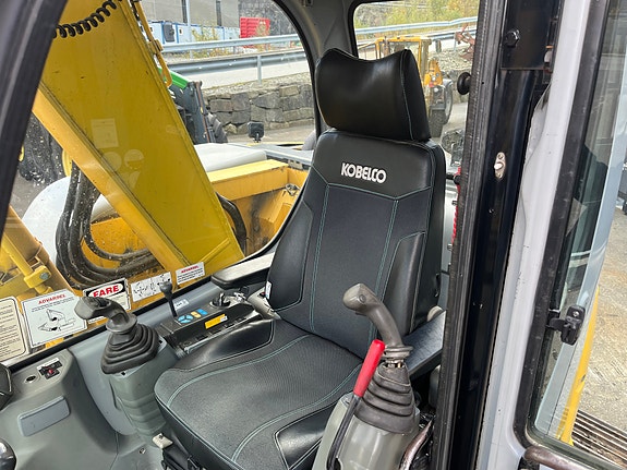 New Holland Kobelco E70SR-1ES 22 of 30