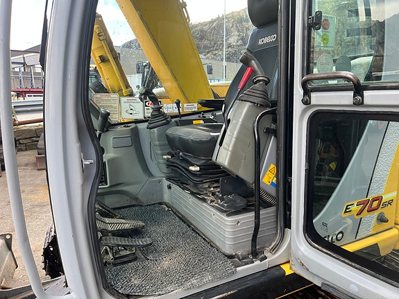 New Holland Kobelco E70SR-1ES 17 of 30