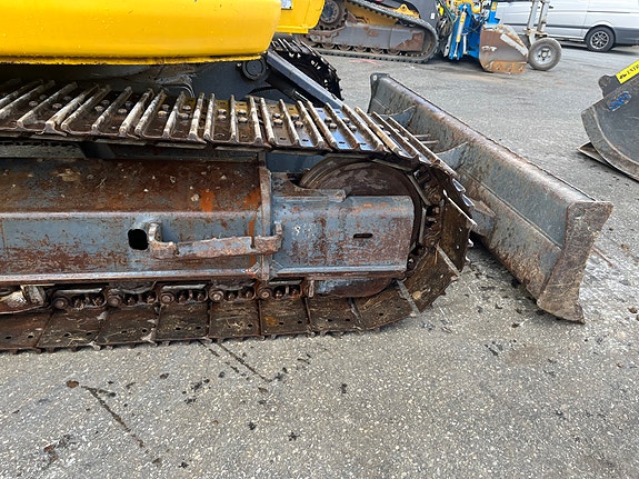New Holland Kobelco E70SR-1ES 14 of 30
