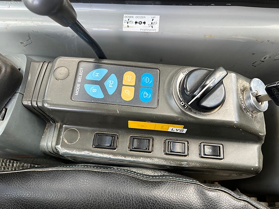 New Holland Kobelco E70SR-1ES 25 of 30
