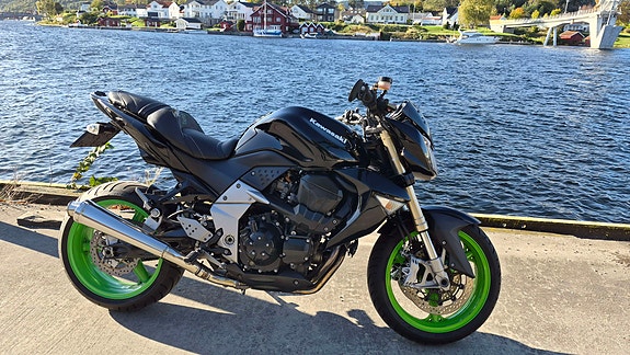 Kawasaki Z 1000 2 of 16
