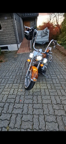 Harley-Davidson FLSTC Heritage Softail Classic 2 of 7