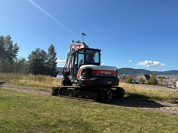 Bobcat E88 2 of 8