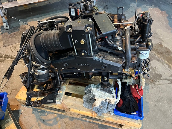 Volvo Penta 5.0Gi V 8 med sprekk i toppdeksel til salgs. Drev duo propell er ok. 4 of 11