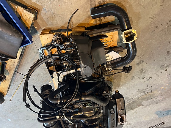 Volvo Penta 5.0Gi V 8 med sprekk i toppdeksel til salgs. Drev duo propell er ok. 7 of 11