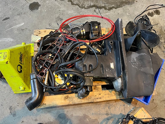 Volvo Penta 5.0Gi V 8 med sprekk i toppdeksel til salgs. Drev duo propell er ok. 6 of 11