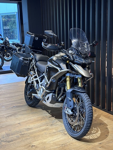 Triumph Tiger 1200 Rally Explorer - Med koffertsett 3 of 11