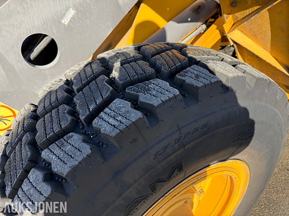 Volvo L70 9 of 30
