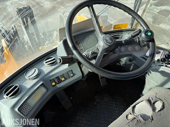 Volvo L70 25 of 30