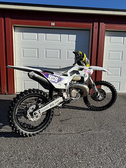 Husqvarna TE 250i 2 of 11